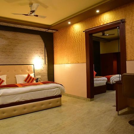 The Park Presidency Hotel บาแรลลี ภายนอก รูปภาพ