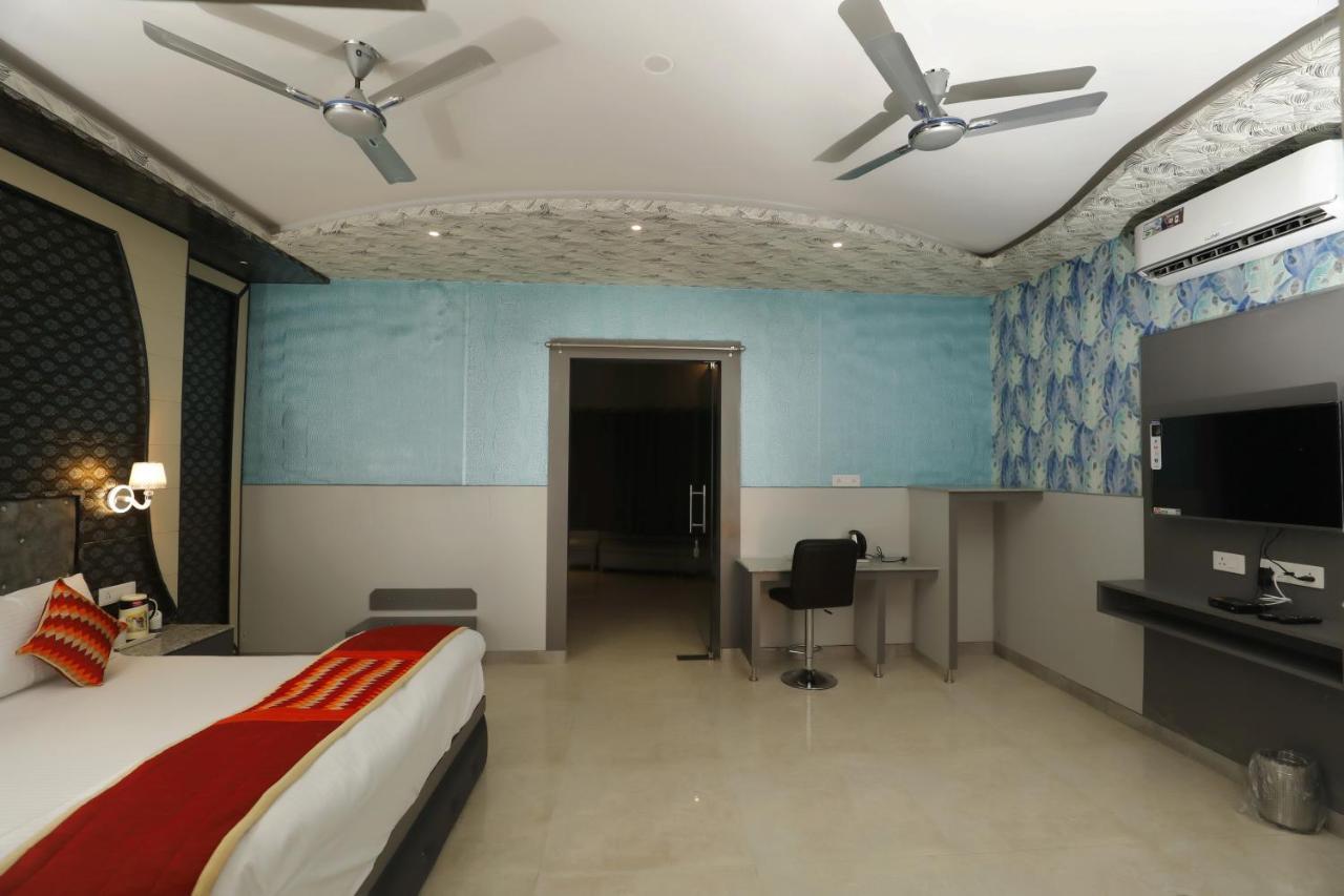 The Park Presidency Hotel บาแรลลี ภายนอก รูปภาพ