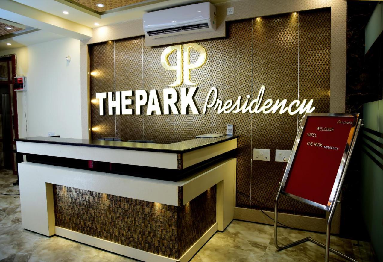 The Park Presidency Hotel บาแรลลี ภายนอก รูปภาพ
