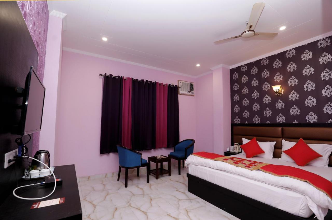 The Park Presidency Hotel บาแรลลี ภายนอก รูปภาพ