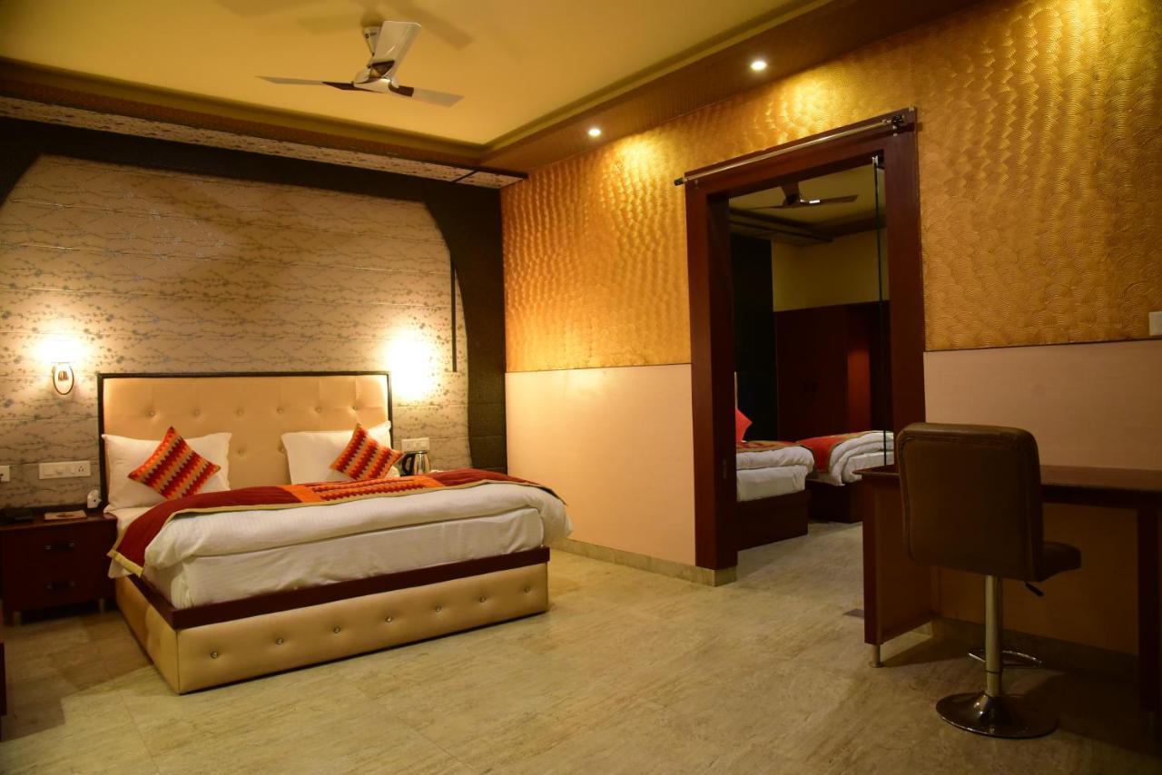 The Park Presidency Hotel บาแรลลี ภายนอก รูปภาพ