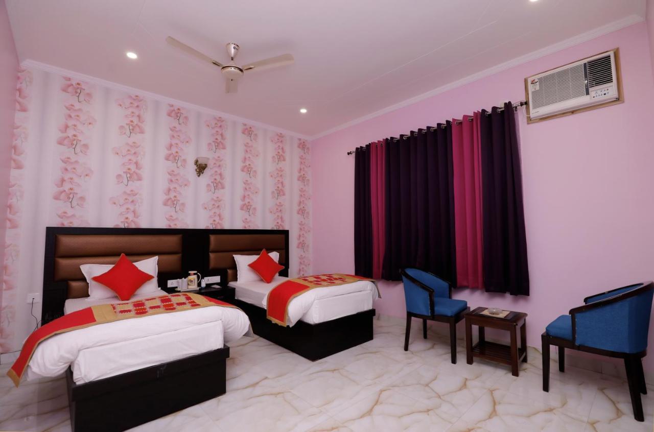 The Park Presidency Hotel บาแรลลี ภายนอก รูปภาพ