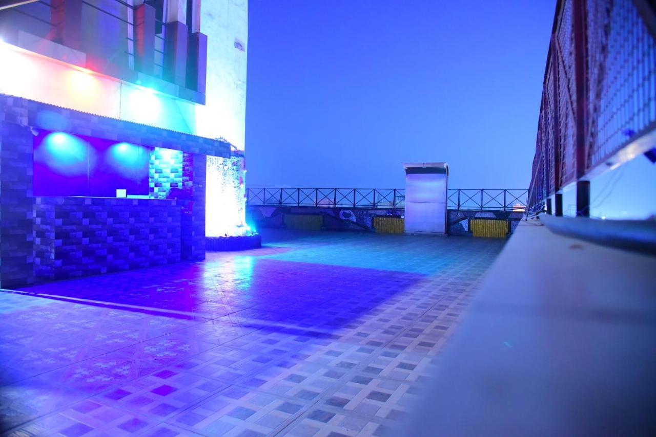 The Park Presidency Hotel บาแรลลี ภายนอก รูปภาพ