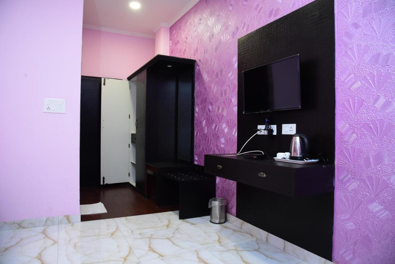The Park Presidency Hotel บาแรลลี ภายนอก รูปภาพ