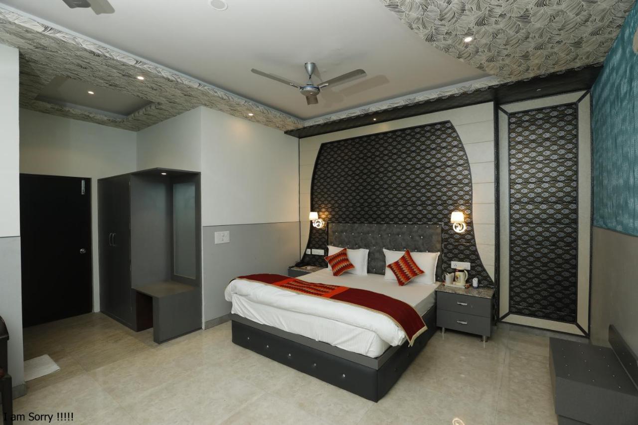 The Park Presidency Hotel บาแรลลี ภายนอก รูปภาพ