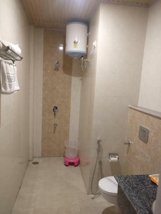 The Park Presidency Hotel บาแรลลี ภายนอก รูปภาพ