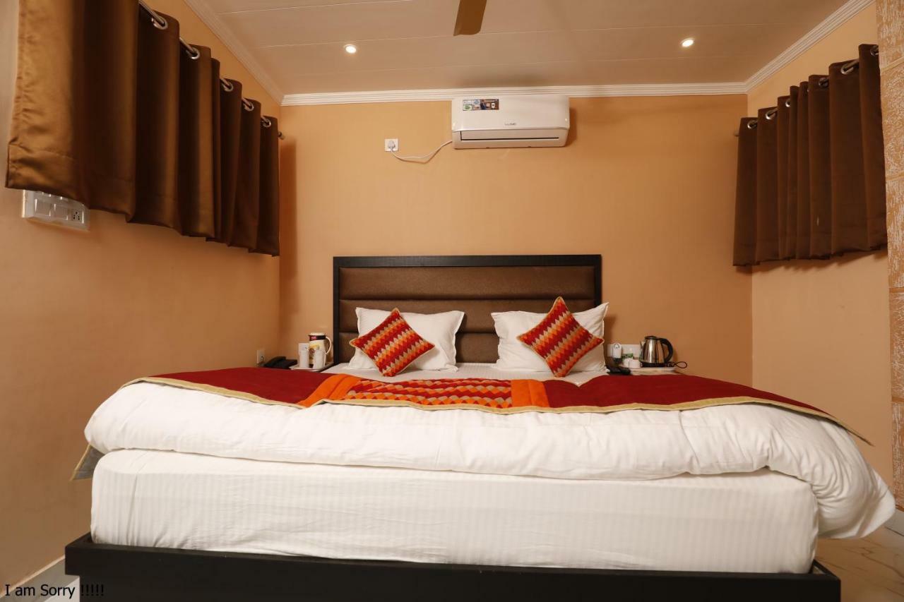 The Park Presidency Hotel บาแรลลี ภายนอก รูปภาพ