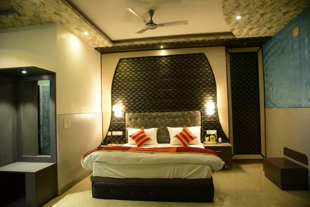 The Park Presidency Hotel บาแรลลี ภายนอก รูปภาพ